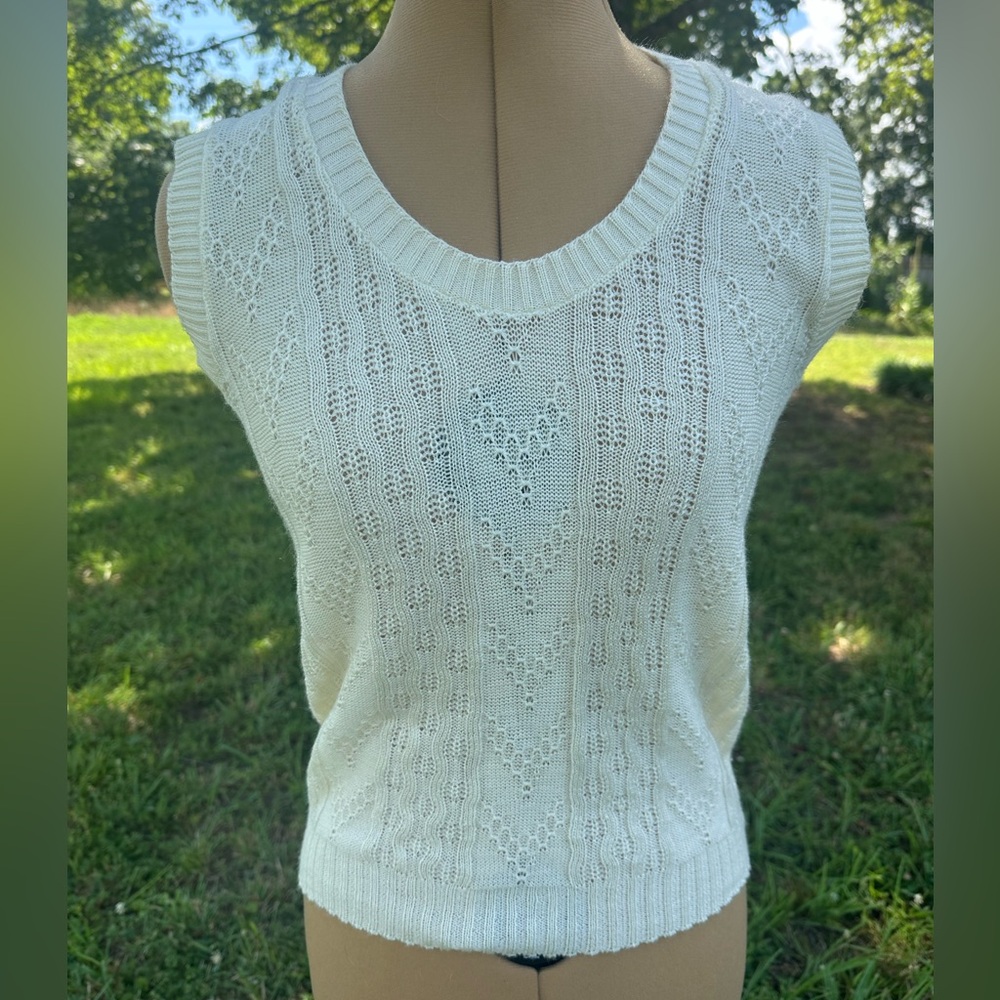 Vintage sweater vest. V scoop neck. Robby Kent. Ivory sweater. - Picture 3 of 7